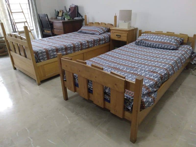 Canadian Oakwood 2 Single beds/Bunk bed 0