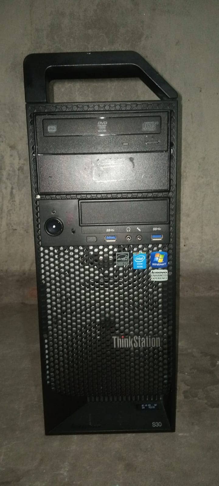 Lenovo S30 / E5 1620 V2 / 32GB Ram / 500Gb Hard 0