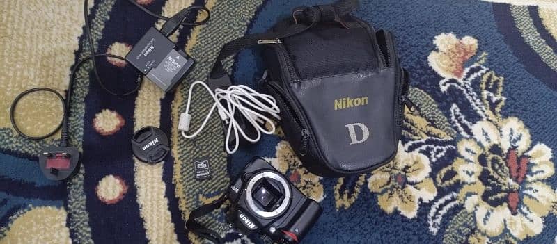 Nikon D 3000 camera  only body for sale 7