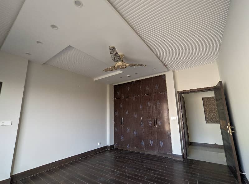 1 KANAL TOP LOCATION UPPER PORTION IN DHA LAHORE 24