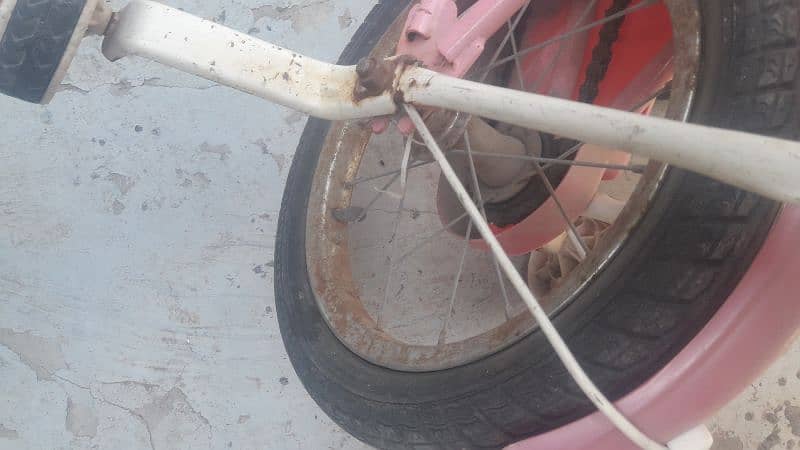 used cycle made in Japan. back  tyre damage. sale in fsd  . 4