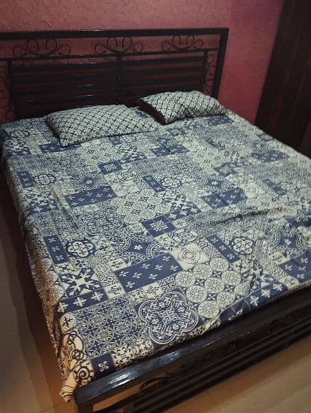 Iron bed with Mattress ( size : 6.5 x 6) 0