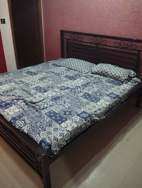 Iron bed with Mattress ( size : 6.5 x 6) 1