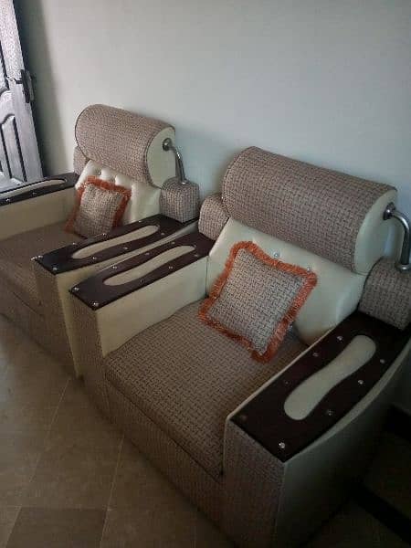 5 seater sofa, with cushion 0