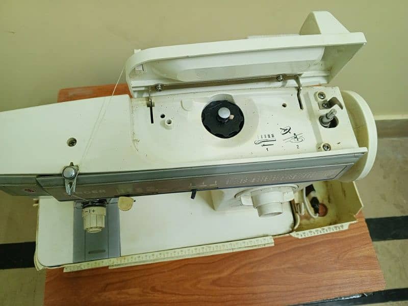 Singer Sewing and embroidery machine 3