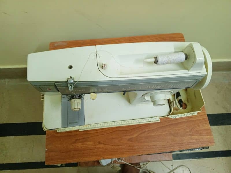 Singer Sewing and embroidery machine 4