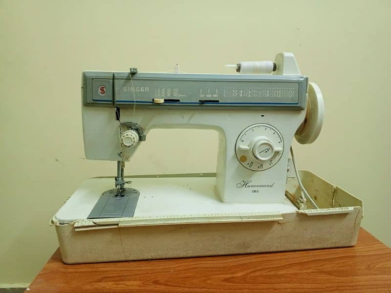 Singer Sewing and embroidery machine 5