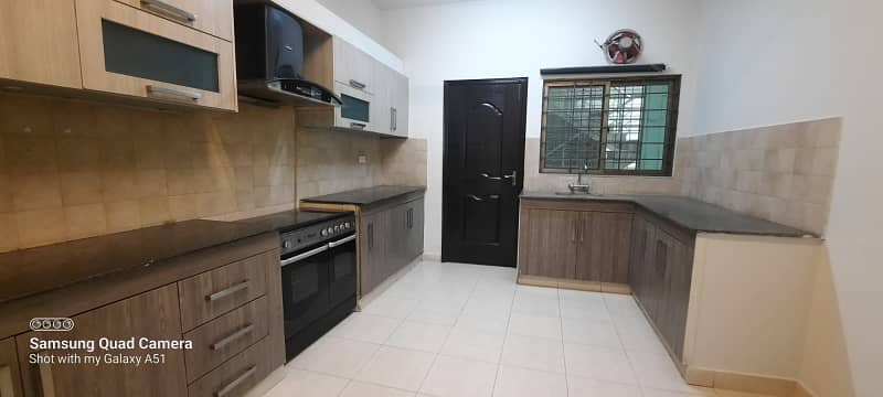 Apartment available for Rent in Askari 11 sec-B Lahore 20