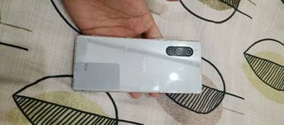 6  64 gb new 10 by 10 Sony Xperia 5