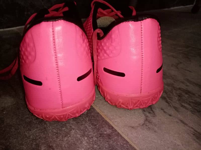 FOOTBALL GRIPPER SHOES NEW CONDITION 6