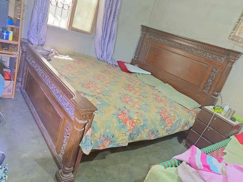 King size bed with new metress, 2 side tables, 1 dressing table 0