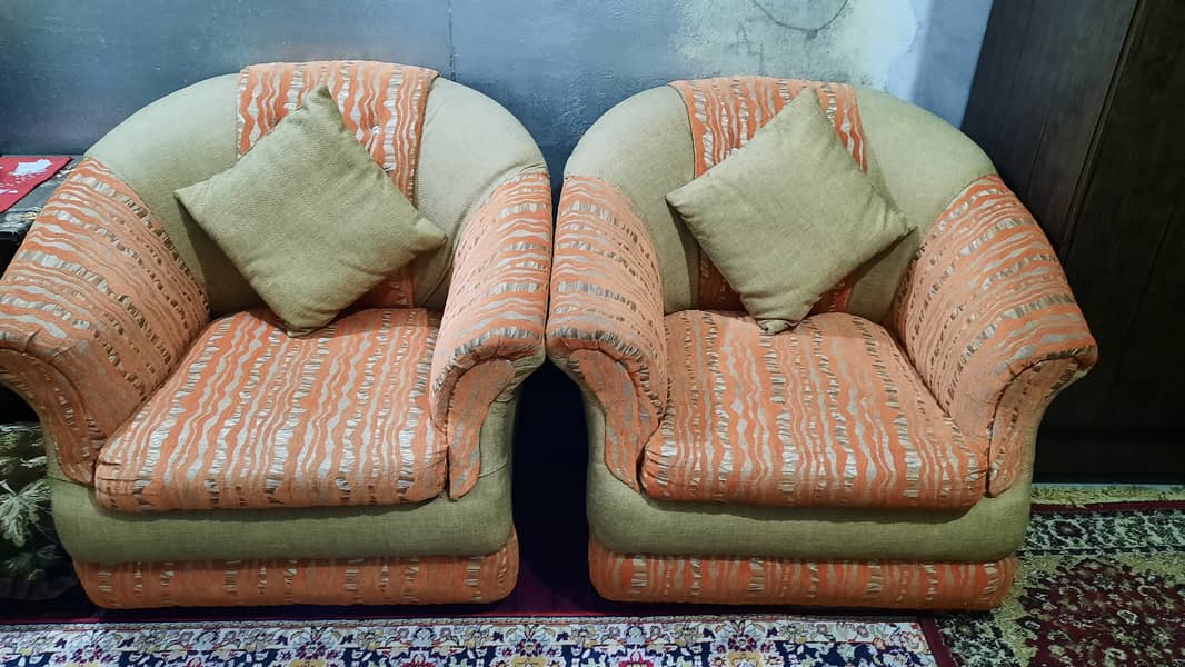 Used sofa in very good condition 0