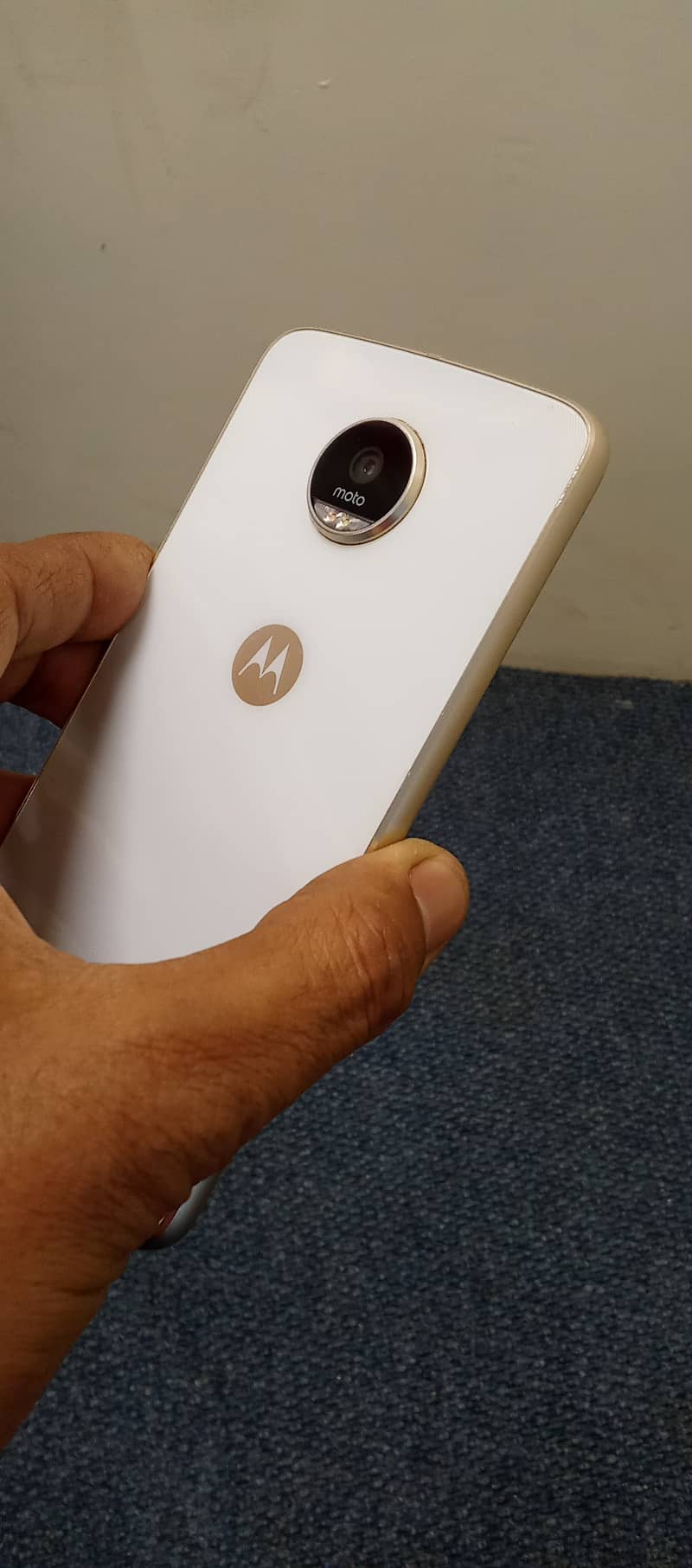 Motorola Moto Z2 Play 1