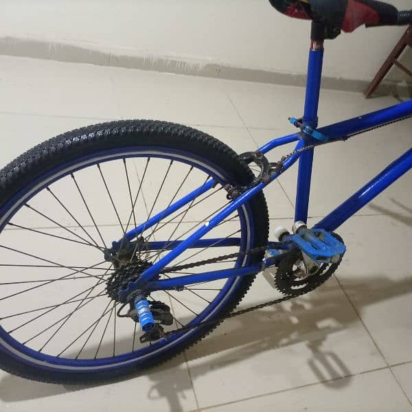 bicycle blue colour with gears for 13-18 years old 4.5 feet max size 1