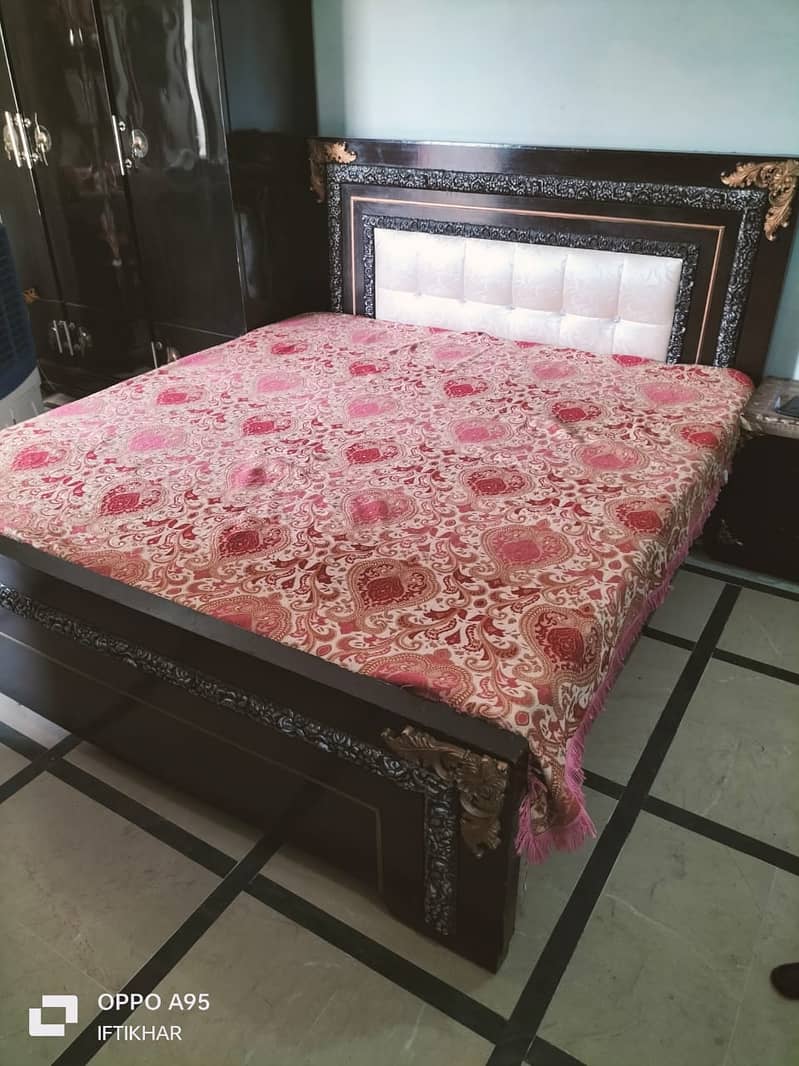 Double bed with side table & dressing 8