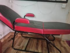 Facial Bed (red and black) for parlours