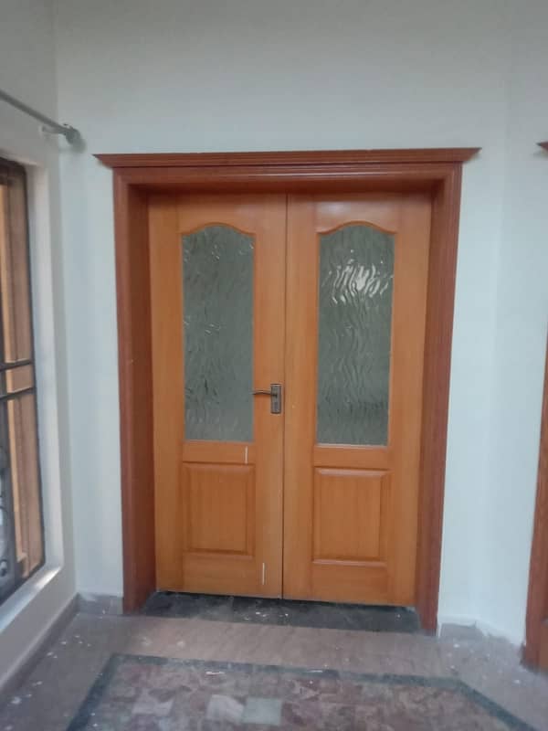 10 Marla Lower Portion For Rent In Wapda Town Phase 1 Very Hot Location Near To Park Mosque And Market 3