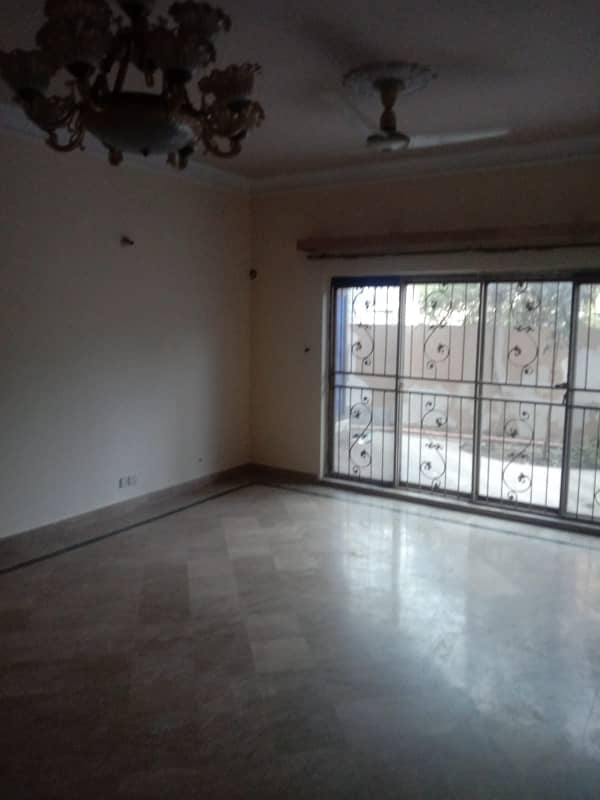 10 Marla Lower Portion For Rent In Wapda Town Phase 1 Very Hot Location Near To Park Mosque And Market 4