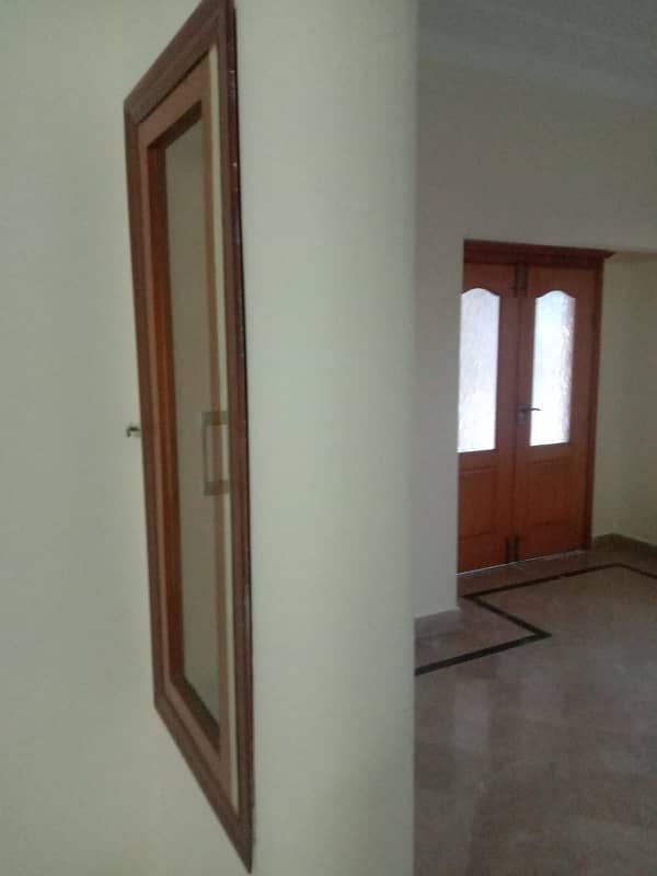 10 Marla Lower Portion For Rent In Wapda Town Phase 1 Very Hot Location Near To Park Mosque And Market 5