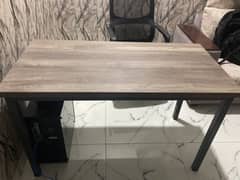 Office table almost new 2x4