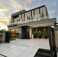 EYE CATCHING MAZHAR MUNEER DESIGN LUXURIOUS FULLY FURNISHED HOUSE NEAR TO PARK AND MOSQUE