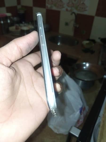 iPhone se2020 64Gb battery81 non pta all ok only finger tuch fast hai 2