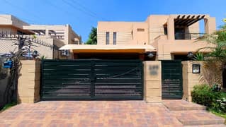One Kanal Beautiful Luxurious Full House For Rent in DHA Phase 4 DD Block Lahore