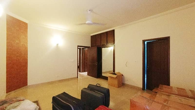 One Kanal Beautiful Luxurious Full House For Rent in DHA Phase 4 DD Block Lahore 20