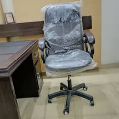 office Table + office chair in Aone condition.