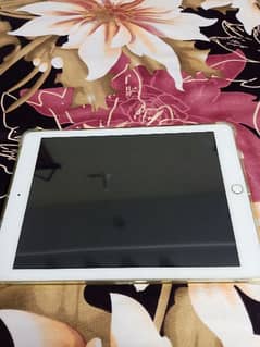 ipad 5th generation 32gb good condition touch is not working