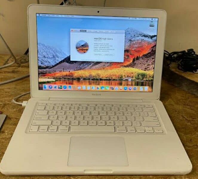 Apple macbook 2010 1
