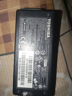 Toshiba laptop charger 19v2.37 amp 0