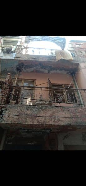 2.5 Marla old house with 17 feet front qadri colony no 2 for sale 2