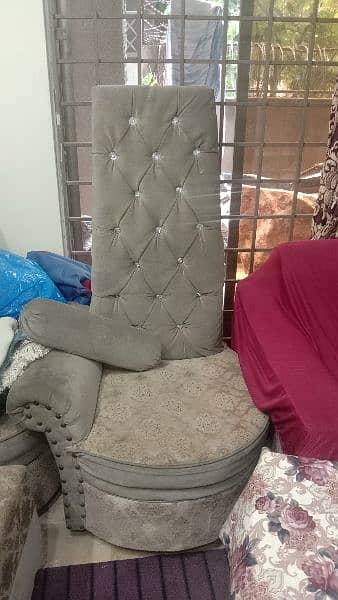 Dewan with two chairs plus two cushions, دیوان /کرسیاں 1