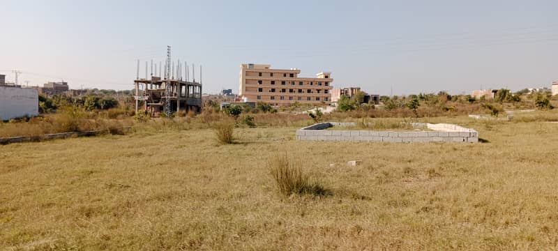 Commercial Plot For Sale On Main Boulevard 25% Payment Payment For Possession Size 3 Marla 2