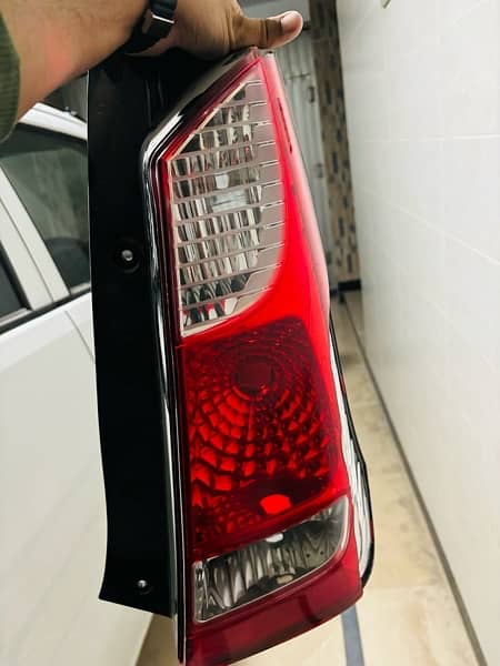 Suzuki WagonR Genuine Back Light 0