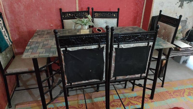 Dining Table with 6 chairs slightly used 6