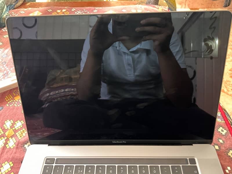 MacBook Pro 2019 panel 2