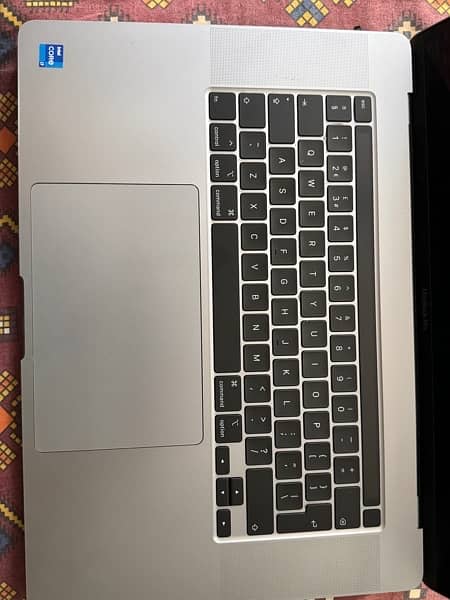 MacBook Pro 2019 panel 3
