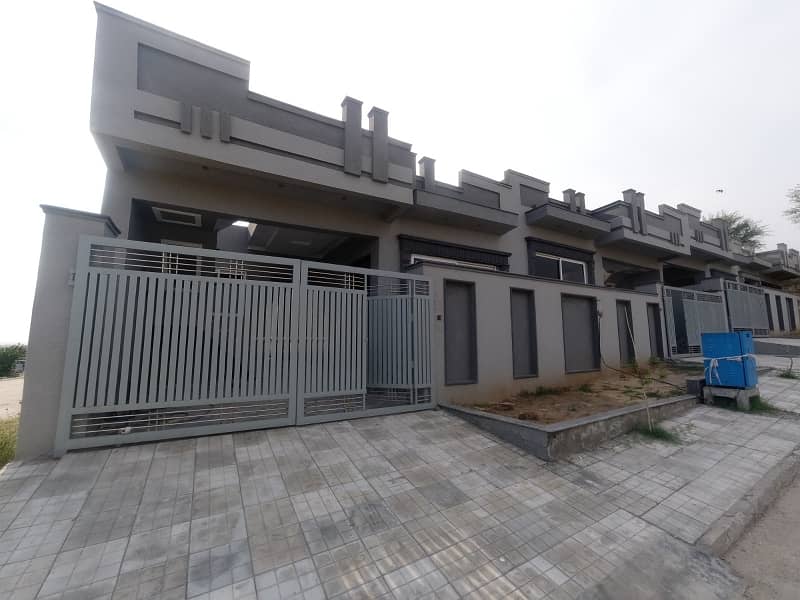 Corner 1250 Square Feet Spacious House Is Available In Jinnah Gardens Phase 1 For Sale 2