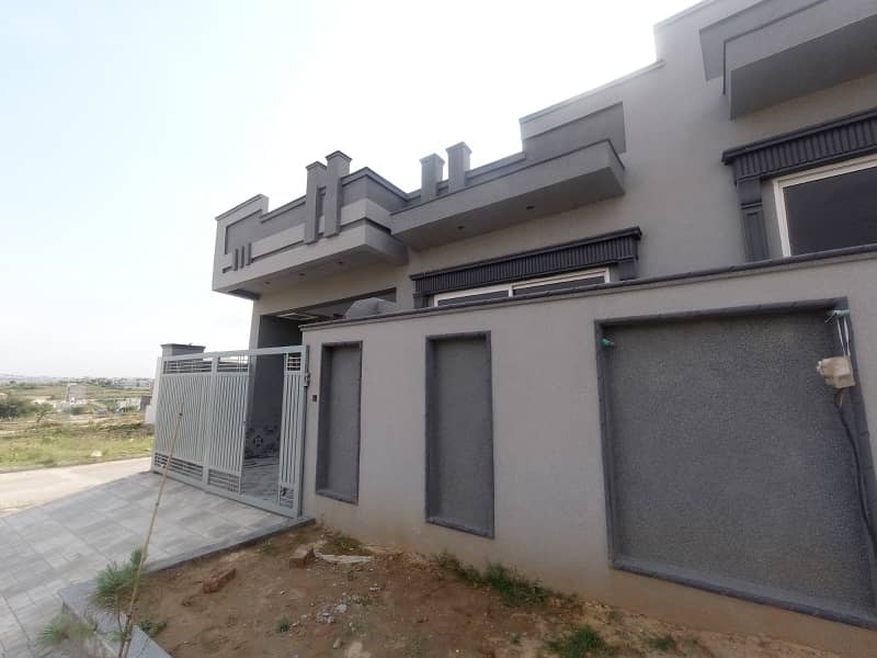 Corner 1250 Square Feet Spacious House Is Available In Jinnah Gardens Phase 1 For Sale 4