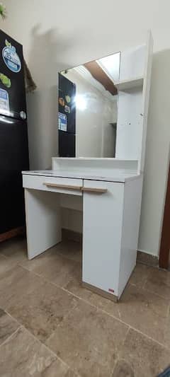 stylish computer table with mirror in excellent condition