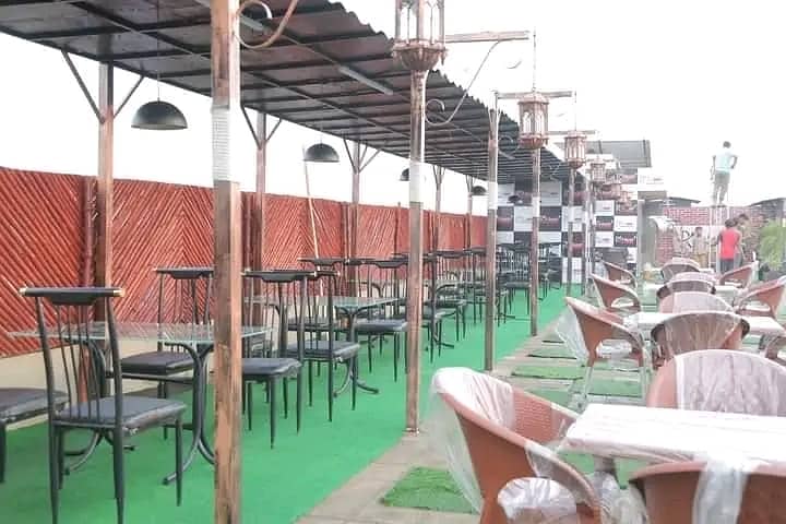 01-Kanal Hot Location Restaurant Top Roof Space Available For Rent . 0