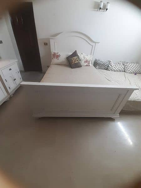White bed with Spring Mattress and side tables+ Dreesing table 3