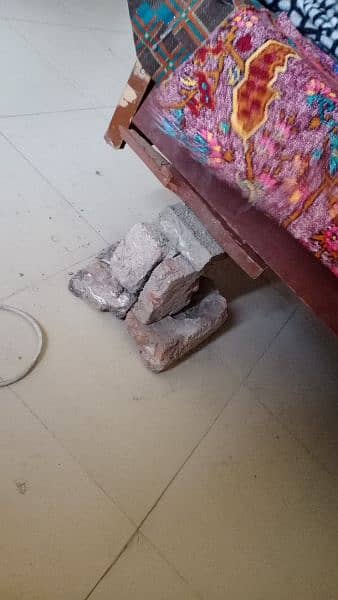 Used bed for Sale with one leg broken 1