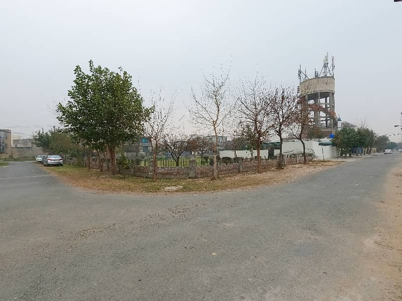 15 Marla Paid Location Near Park Mosque Market And Main Road Plot For Sale. 2