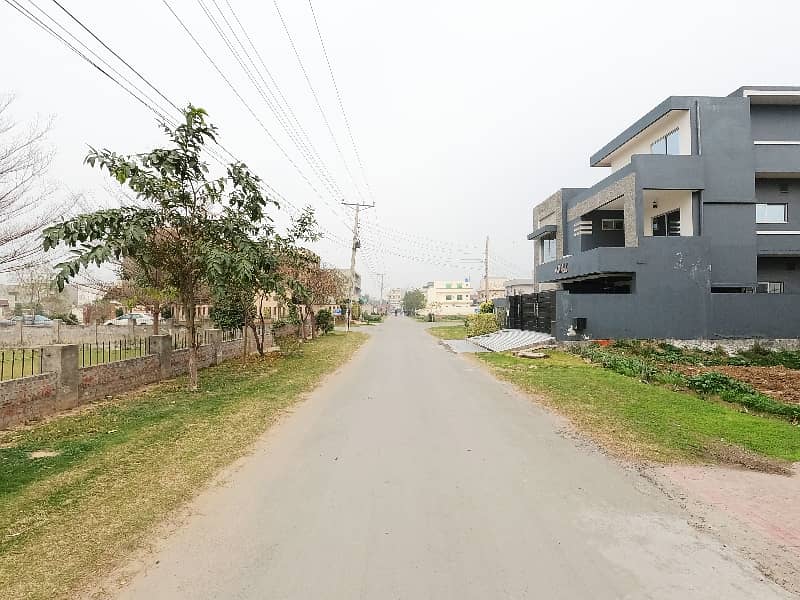 15 Marla Paid Location Near Park Mosque Market And Main Road Plot For Sale. 3