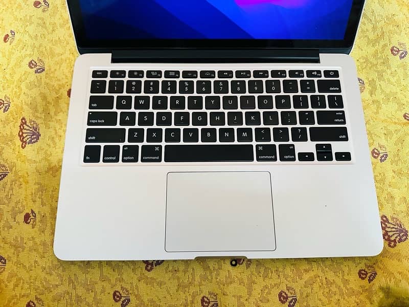 macbook pro 2015 model all okey urgently sale 2