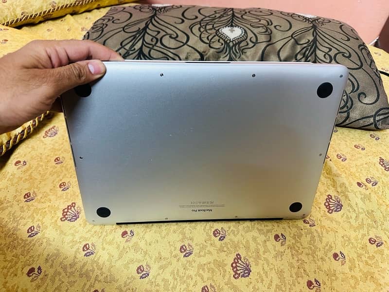 macbook pro 2015 model all okey urgently sale 7