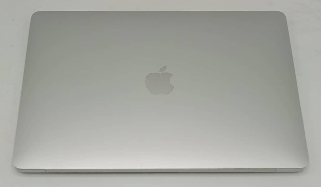 MacBook Air 2020 M1 Chip 13 Inch Slim Laptop 8/256 10/10 Quantity 1